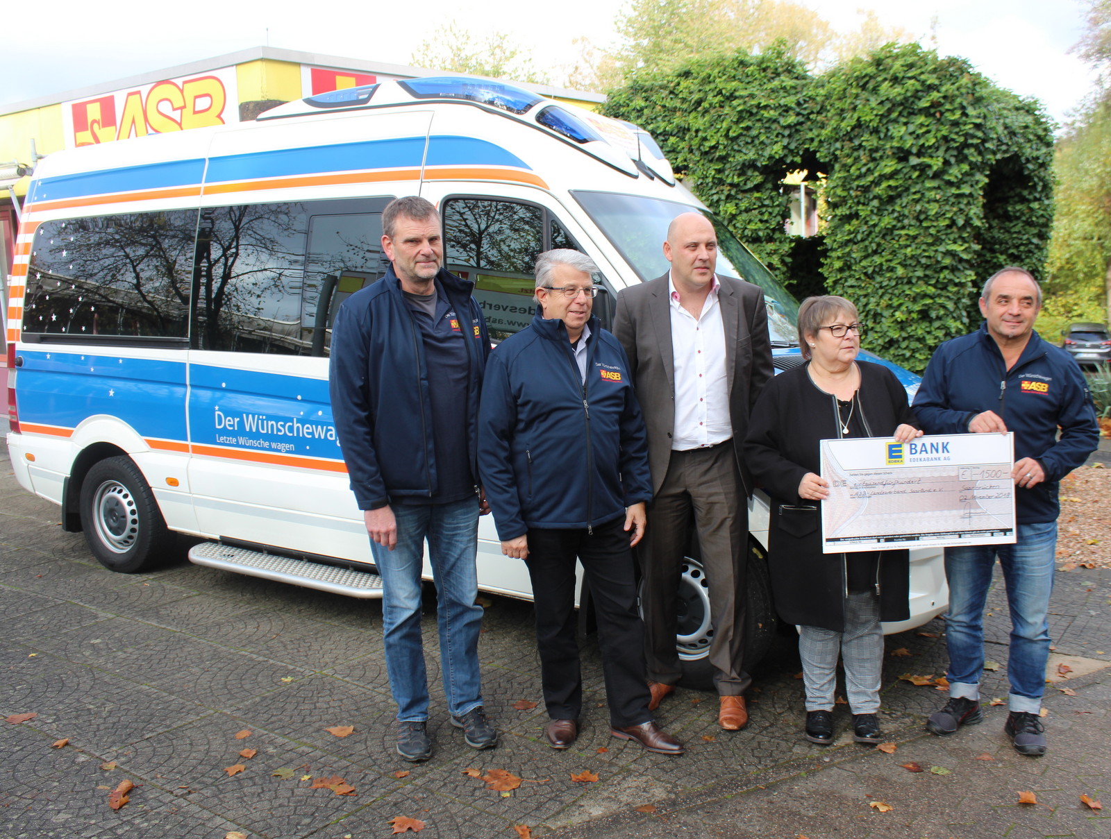 Edeka Südwest spendet an Wünschewagen